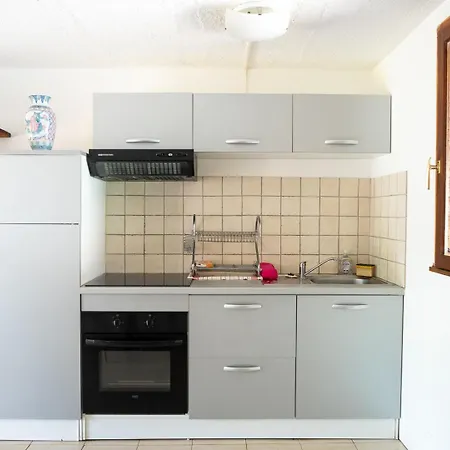 Maison Climatisée Fibrée 2 Chambres à 9 Min à Pieds D'une Grande Plage
