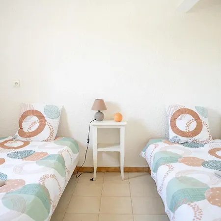 Hotel Maison Climatisée Fibrée 2 Chambres à 9 Min à Pieds D'une Grande Plage
